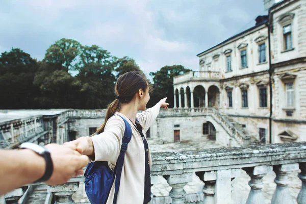 Vista Primera Persona Una Turista Mujer Caminando Hacer Turismo Antiguos —  Fotos de Stock