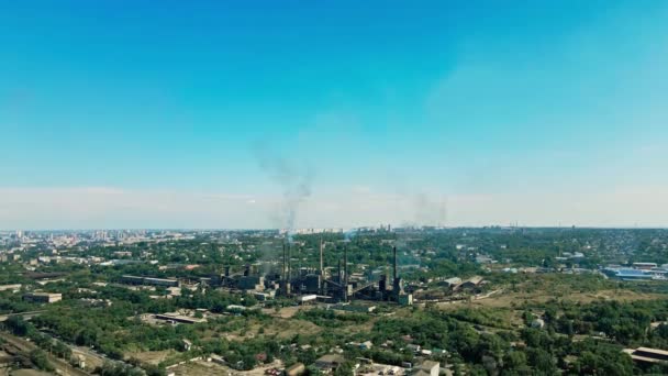 Şehir içindeki hava görüntüleme endüstrisi metalürji fabrikası — Stok video
