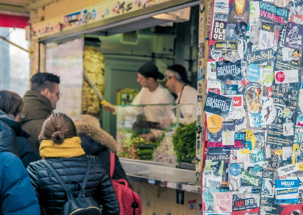 Kebab Gemuese di Mustafa a Berlino Immagine Stock