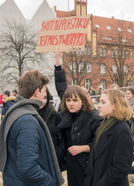 Szczecin, Polonya - 15 Mart 2019: İklim hareketsizlik İklim için grev sırasında protesto öğrenci--dan Polonez ya.