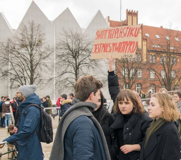 Szczecin, Polonya - 15 Mart 2019: İklim hareketsizlik İklim için grev sırasında protesto öğrenci--dan Polonez ya.