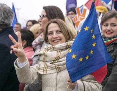 Szczecin, Polonya - 20 Mart 2019: Wiosna seçmen yeni Lehçe siyasi parti Wiosna (Bahar), Robert Biedron, açık eşcinsel politikacı, kurucusu ve lideri ile toplantı sırasında parti.