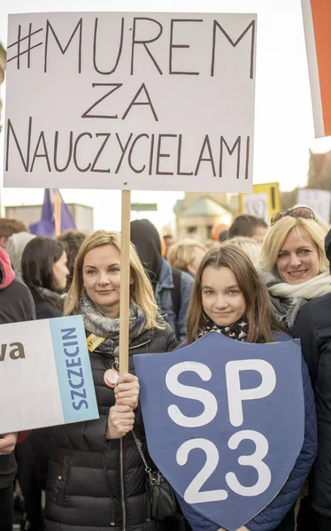 波兰什切青 2019年4月15日 波兰教师罢工抗议工资问题 — 图库照片