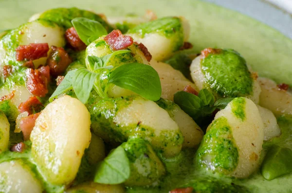 Gnocchi Bacon Basil Spinach Sauce Delish Food Photography Food Advertisment — Stock Photo, Image