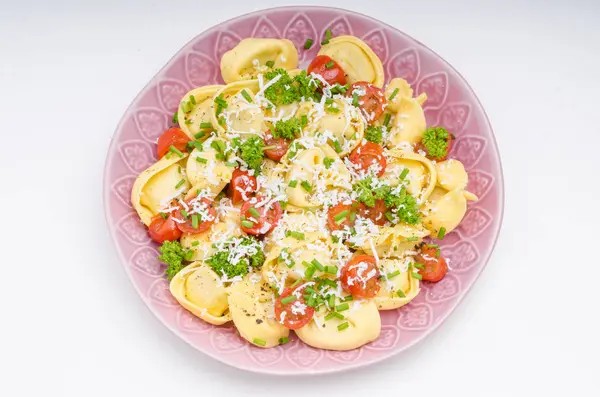 Filled Tortellini Herbs Tomatoes Fresh Cheese Food Photography Product Photo — Stock Photo, Image