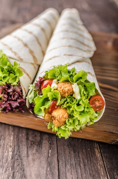 Tortilla Grelhada Com Frango Maionese Tomate Ketchutortilla Grelhada Frango Alface — Fotografia de Stock