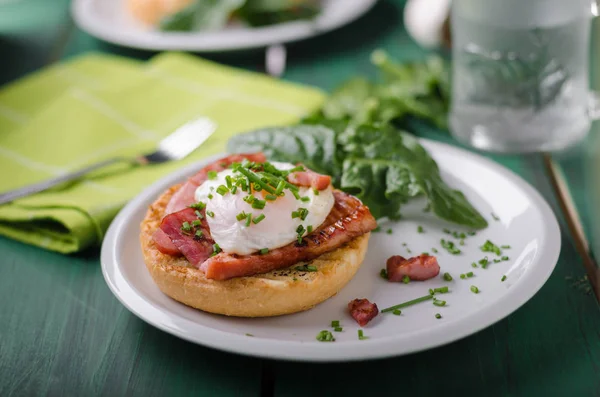 Yumurta benedict lezzetli yemek, gevrek domuz pastırması, gıda hisse senedi, gıda fotoğrafçılığı