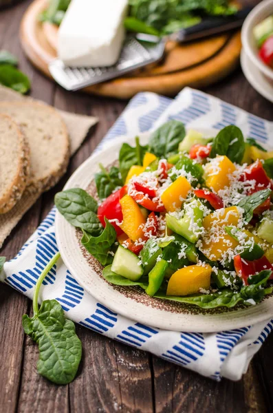 Gemengde Salade Fruit Salade Geitenkaas Overheen — Stockfoto