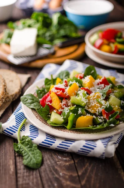 Gemengde Salade Fruit Salade Geitenkaas Overheen — Stockfoto