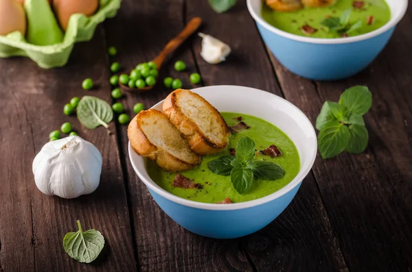 Erbsensuppe Frische Kräuter Und Speck Food Fotografie — Stockfoto