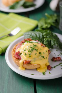 Yumurta benedict lezzetli yemek, gevrek domuz pastırması, gıda hisse senedi, gıda fotoğrafçılığı