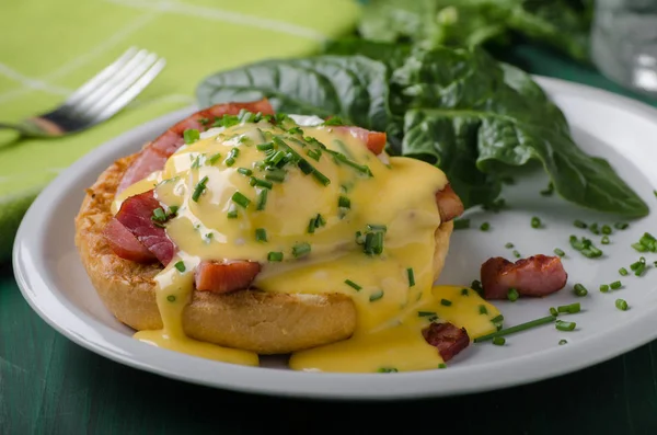 Egg Benedict Delish Food Bacon Crocante Stock Alimentos Fotografia Alimentos — Fotografia de Stock