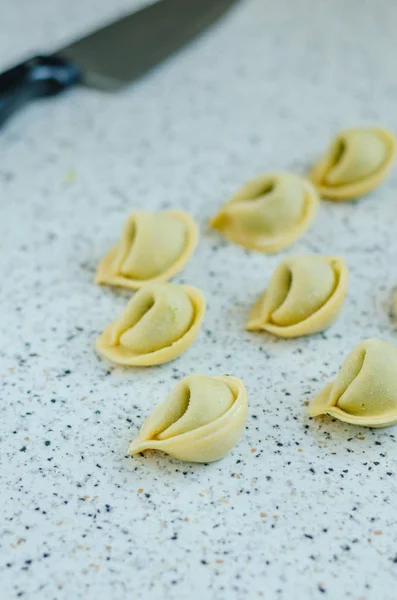 Elaboración Tortellini Con Queso Ajo Oso —  Fotos de Stock