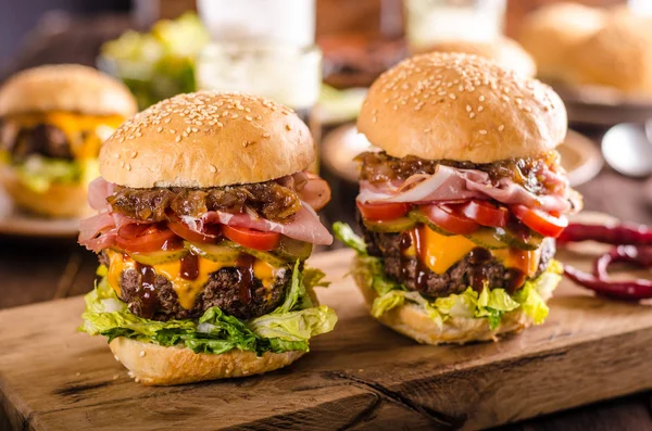 Homemade Beef Burger Caramelized Onion Bacon Beer Food Photography — Stock Photo, Image