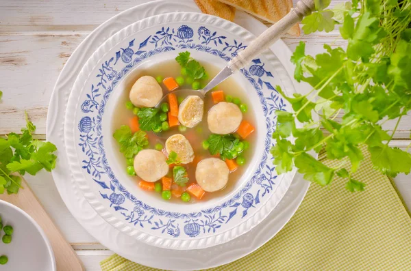 Sopa Verduras Frescas Con Albóndigas Pollo Fotografía Alimentos —  Fotos de Stock