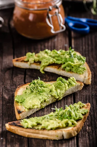 Egg Omelette Garlic Avocado Toast Bio Eggs Fresh Herbs Homemade — Stock Photo, Image