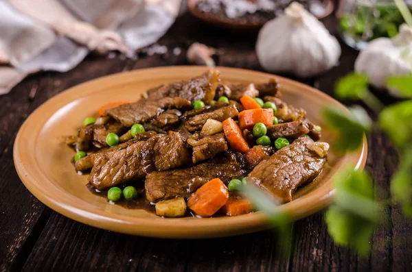 Domuz eti madalyon ile sarımsak sebze ve soya sosu, gıda Fotoğrafçılık, taze ingredience