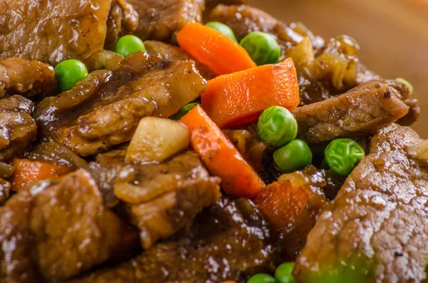 Domuz eti madalyon ile sarımsak sebze ve soya sosu, gıda Fotoğrafçılık, taze ingredience