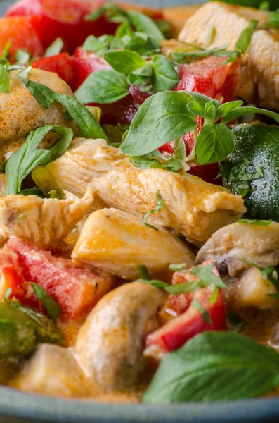 Köri tavuk sebze taze yiyecek, gıda fotoğrafçılığı