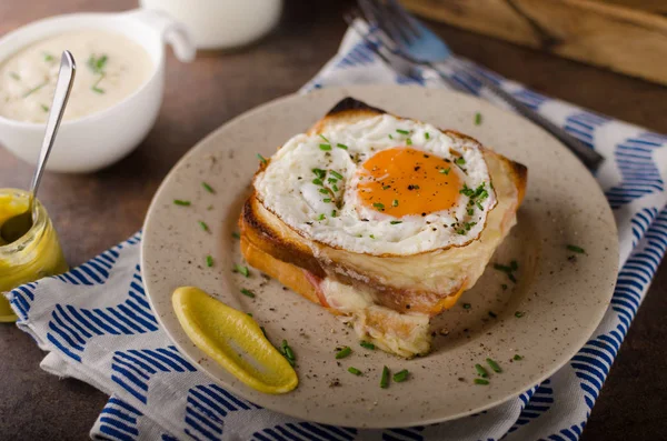 Croque madame sandviç, leziz yiyecek, gıda fotoğrafçılığı