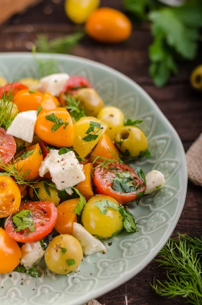 Salade Olives Tomates Fraîches Herbes Fromage Feta Intérieur — Photo