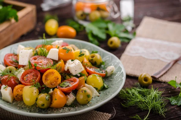 Salade Olives Tomates Fraîches Herbes Fromage Feta Intérieur — Photo