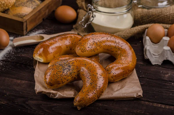 Semillas Amapola Rollo Pastelería Otros Pasteles Detrás Fotografía Alimentos —  Fotos de Stock