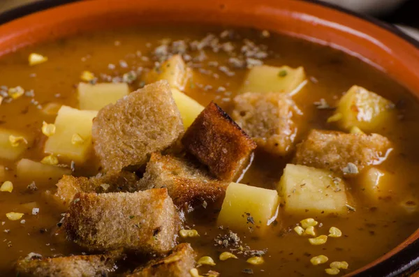 Sopa Gulash Con Croutons Patatas Fotografía Alimentos —  Fotos de Stock