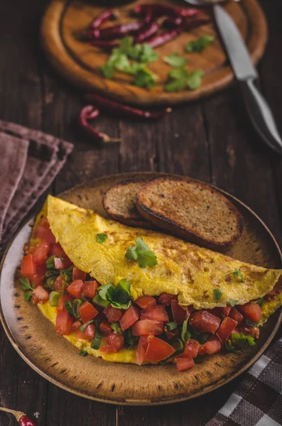 Vegetarian Omelette Fried Bread Filled Vegetable Cheese — Stock Photo, Image