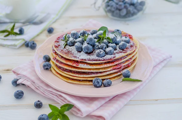 Delish Snídaně Čerstvým Ovocem Zahradní Slavnost Vnější Květy Čerstvé Byliny — Stock fotografie