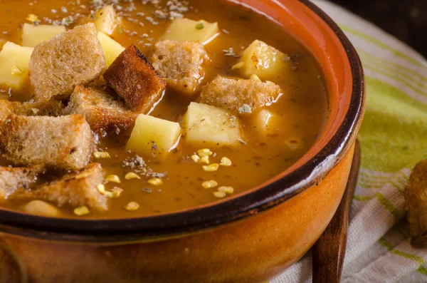 Sopa Gulash Con Croutons Patatas Fotografía Alimentos —  Fotos de Stock