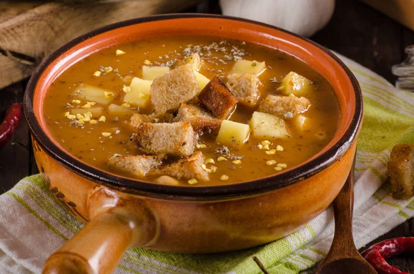 Sopa Gulash Con Croutons Patatas Fotografía Alimentos —  Fotos de Stock