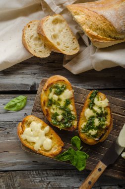 Sarımsak otlar ekmek taze mozzarella, gıda fotoğraf, vintage fotoğraf ile