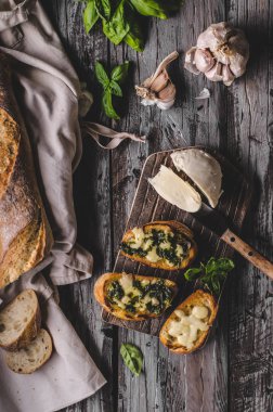 Sarımsak otlar ekmek taze mozzarella, gıda fotoğraf, vintage fotoğraf ile