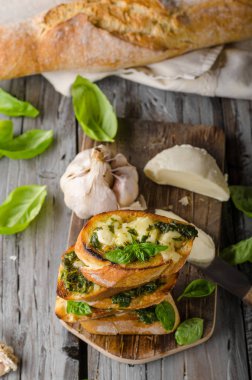 Sarımsak otlar ekmek taze mozzarella, gıda fotoğraf, vintage fotoğraf ile