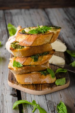 Sarımsak otlar ekmek taze mozzarella, gıda fotoğraf, vintage fotoğraf ile