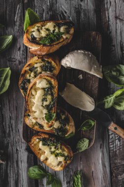 Sarımsak otlar ekmek taze mozzarella, gıda fotoğraf, vintage fotoğraf ile