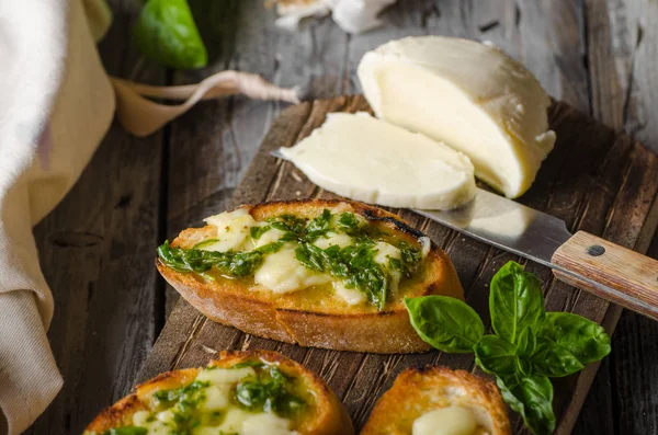 Garlic Herbs Toast Fresh Mozzarella Food Photography Vintage Photography — Stock Photo, Image