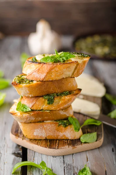 Sarımsak otlar ekmek taze mozzarella, gıda fotoğraf, vintage fotoğraf ile