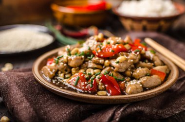 leziz yemek, pirinç, taze kırmızı biber ve chillli, gıda fotoğrafçılığı