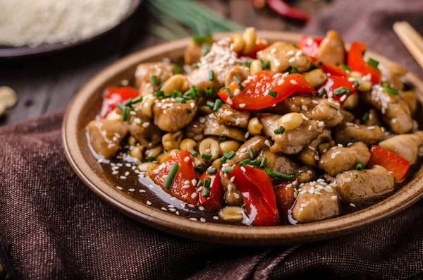 leziz yemek, pirinç, taze kırmızı biber ve chillli, gıda fotoğrafçılığı