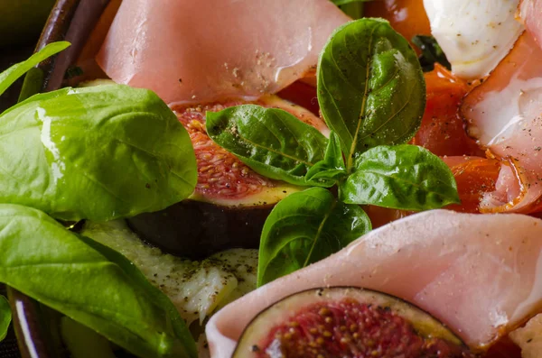 Herby Salad Fresh Figs Baked Tomatoes Basil Fresh Roasted Garlic — Stock Photo, Image