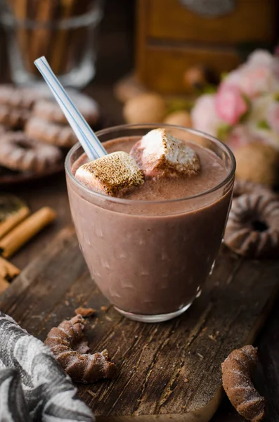 Ev yapımı karanlık sıcak çikolata şekerleme, gıda fotoğrafçılığı ile