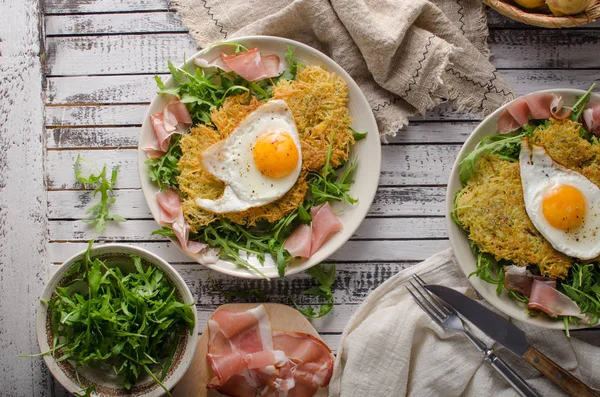 Potato Pancakes Eggs Ham Fresh Arugula Salad — Stock Photo, Image