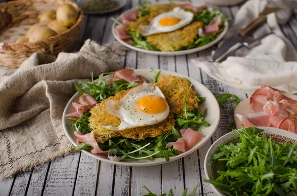 Potato Pancakes Eggs Ham Fresh Arugula Salad — Stock Photo, Image