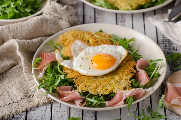 Potato Pancakes Eggs Ham Fresh Arugula Salad — Stock Photo, Image