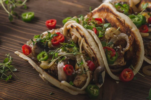 Nourriture Délicieuse Coquilles Tacos Maison Piment Frais Épicé Poulet Aux — Photo