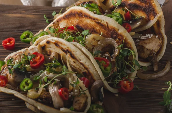 Delish Mat Hemlagad Taco Skal Färsk Kryddig Chili Och Kyckling — Stockfoto