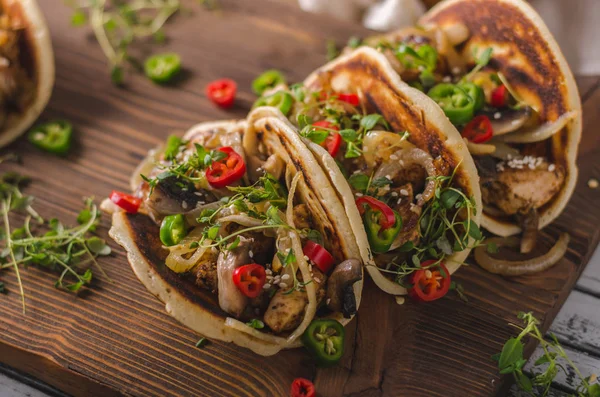 Comida Deliciosa Conchas Taco Caseiras Pimenta Picante Fresca Frango Com — Fotografia de Stock