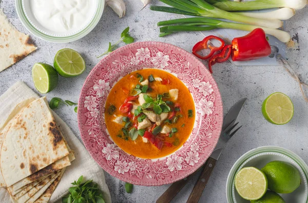 Comida Indiana Picante Deliciosa Com Legumes Frescos Suco Limão Interior — Fotografia de Stock